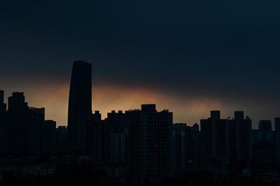 Chine: Shanghai va éteindre tout son éclairage public ce soir à l'arrivée du typhon