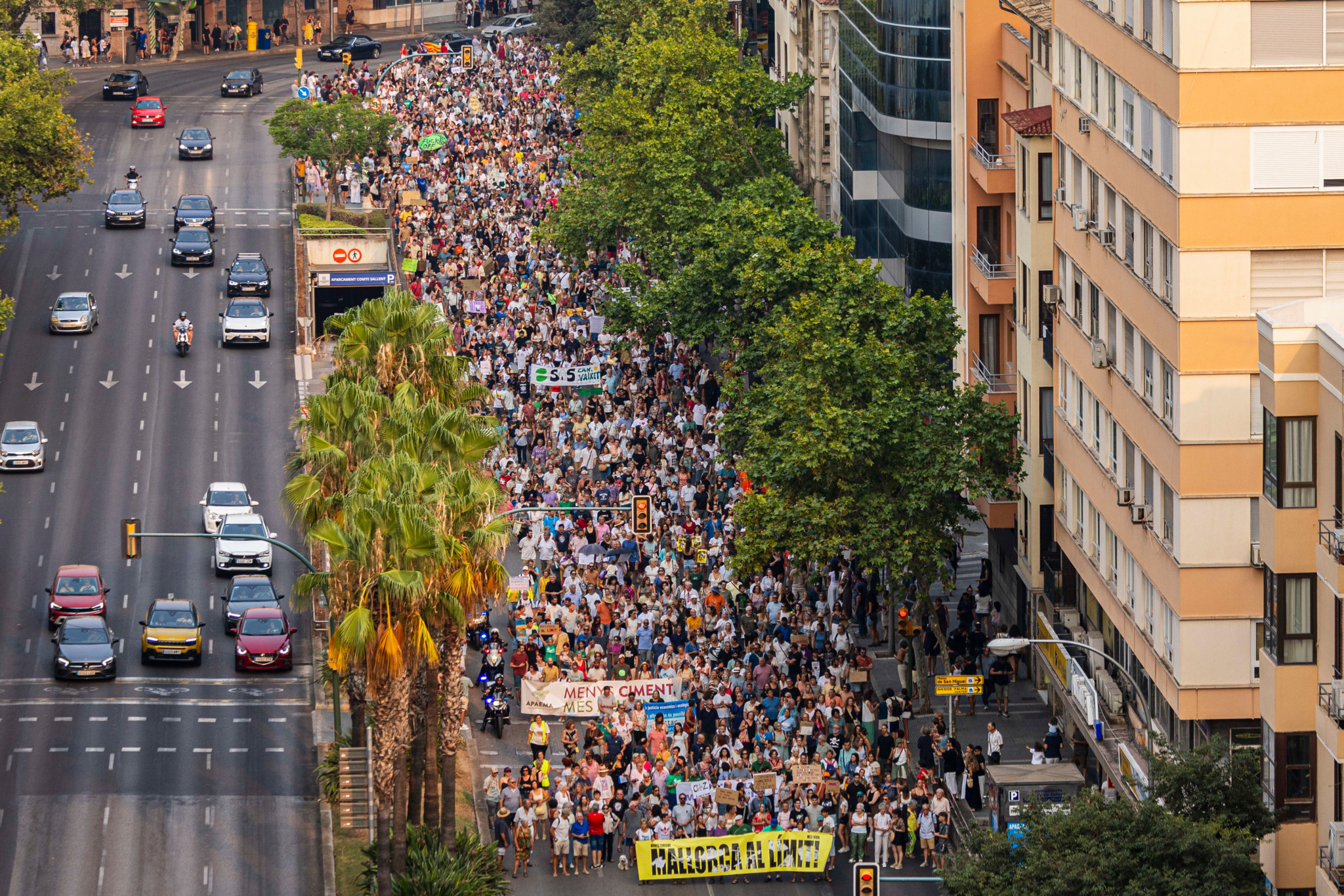 Thousands Protest Overtourism in Mallorca, Clash with Police