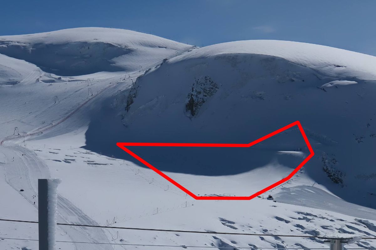 Les secteurs de la piste se trouvant hors des zones de ski n’ont pas été damés dimanche.