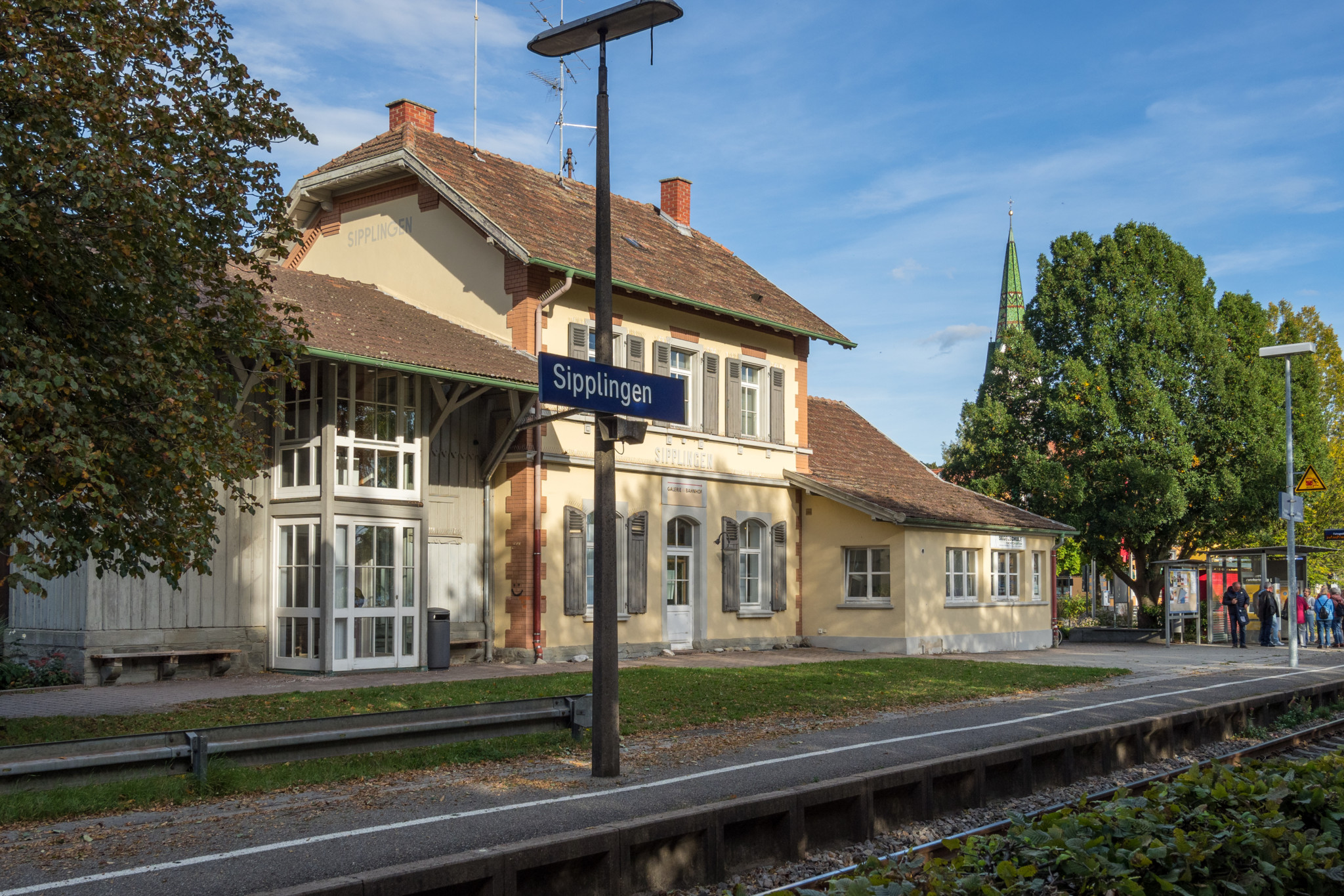 Tödlicher Unfall am Bodensee: Vierjähriges Mädchen fährt mit Laufrad unter Barriere durch – tot