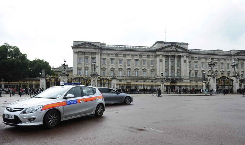 Un homme a escaladé les grilles de Buckingham