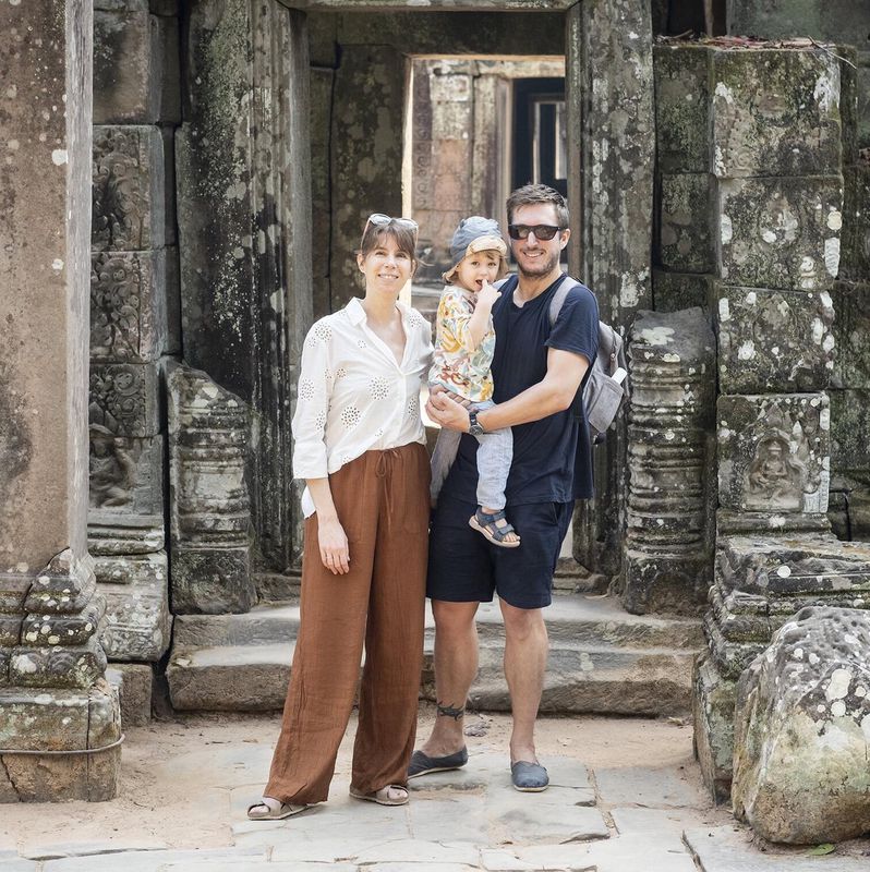 La photographe Zoé Jobin et sa famille au Cambodge.