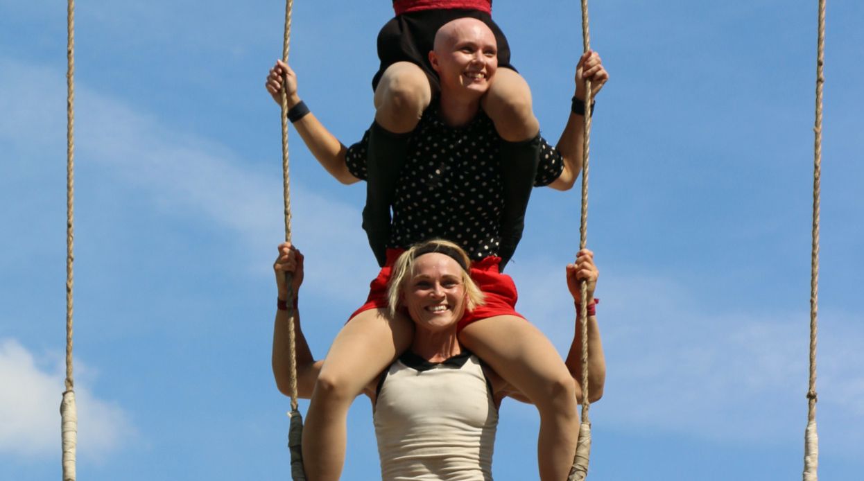 Le trio Wise Fools offrira trois numéros originaux sur leur triple trapèze et leur balançoire à nuages, à Vevey