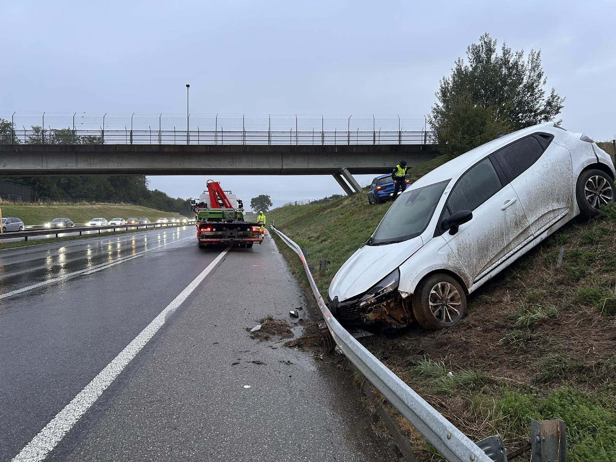Accident près de Granges-Paccot: L’aquaplaning piège deux conducteurs au même endroit sur l’A12
