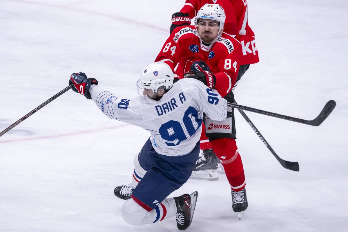 Switzerland's Samuel Kreis, back, against France's Aurelien Dair, front,, during an ice hockey World Cup preparation match between Switzerland and France at the St. Jakob-Arena in Basel, Switzerland, on Friday, April 19, 2024. (KEYSTONE/Georgios Kefalas)