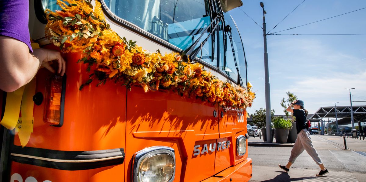 Le trolleybus 666 ressort du dépôt et réveille la nostalgie des Genevois