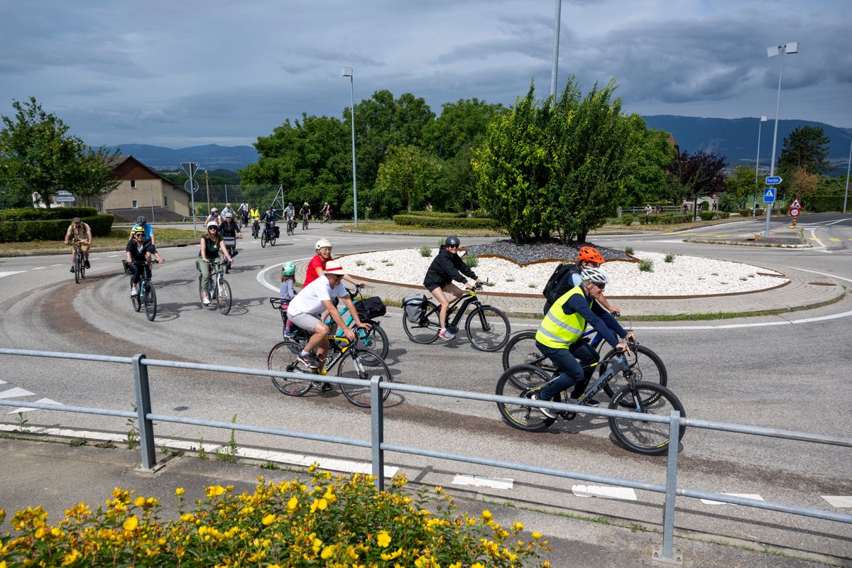 Une vingtaine de cyclistes représentants les six communes partenaires a inauguré la boucle samedi matin entre Villars-le-Terroir et Pomy.