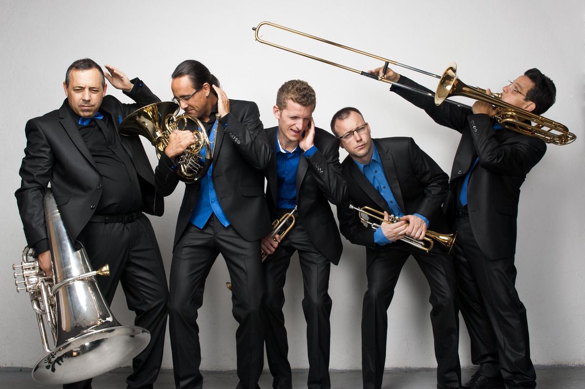 Le Geneva Brass en action, avec, de gauche à droite: Eric Rey, tuba, Christophe Sturzenegger, cor, Baptiste Berlaud, trompette, Lionel Walter, trompette, et David Rey, trombone.