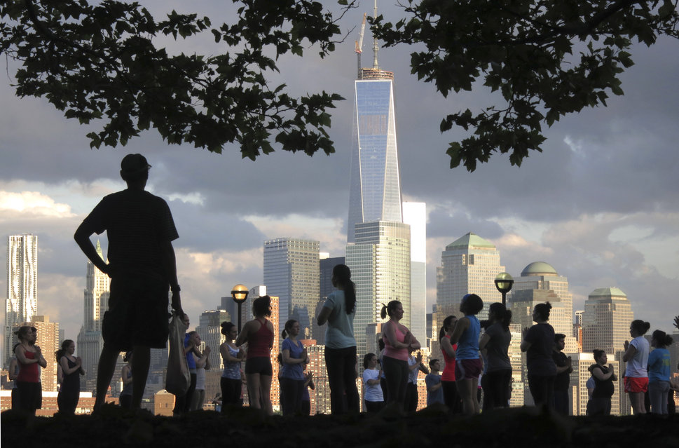 Si l'Asie dépasse aujourd'hui les gratte-ciel américains, ce sont souvent des architectes de New York et Chicago qui dessinent les projets.