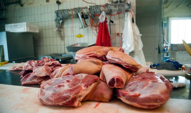Über die Hälfte der Proben von aufgeschnittenen Fleischerzeugnissen bestand die mikrobiologische Untersuchung nicht.