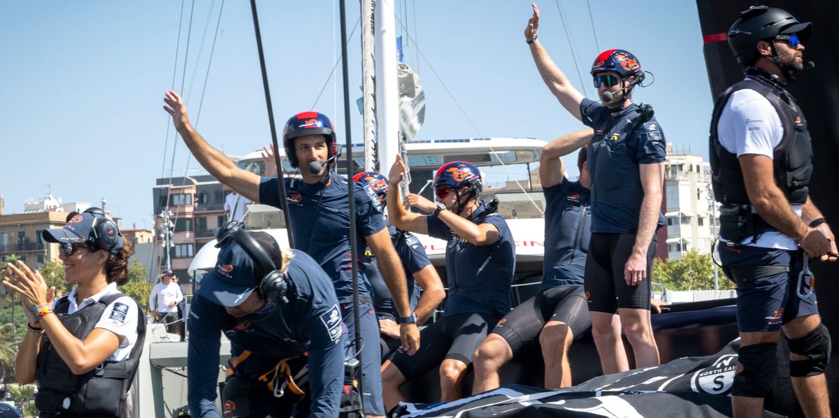 L'équipe Alinghi Red Bull Racing quittant la base à Barcelone pour la 37ème Coupe Louis Vuitton America Cup, le 7 septembre 2024.