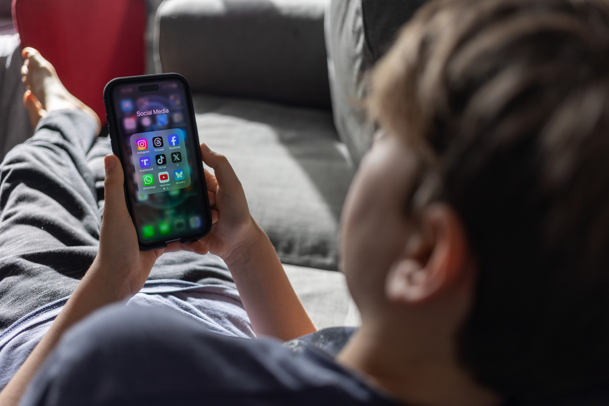 From 2027 Greece bans under-15s from accessing social media