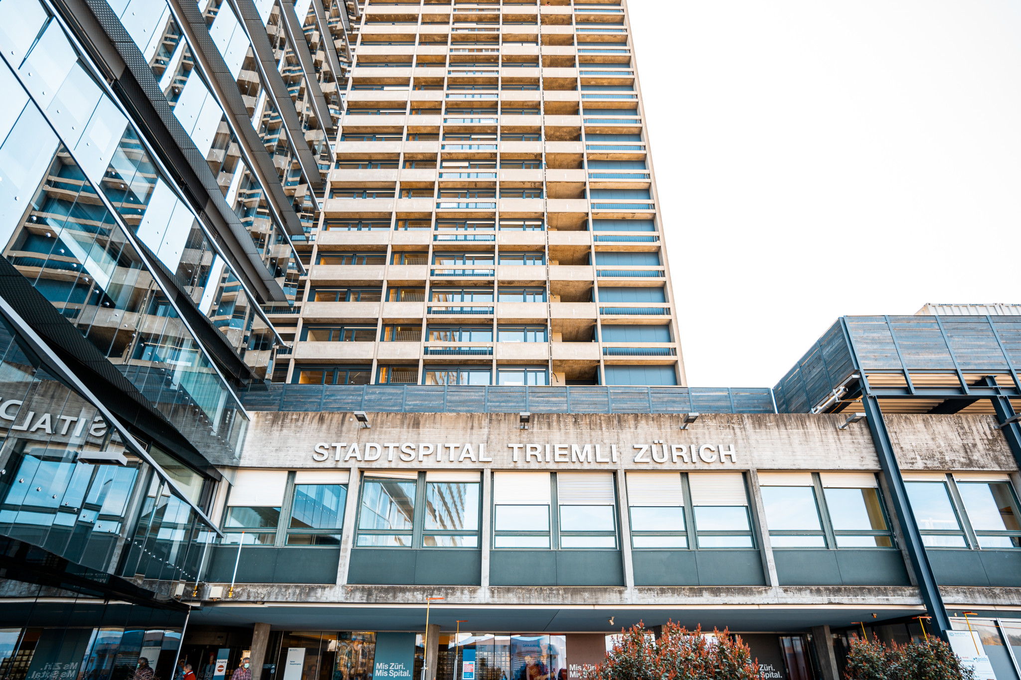 Das Stadtspital Triemli oder Triemli in Zürich ist das drittgrösste Krankenhaus im Kanton Zürich.
01.04.2021