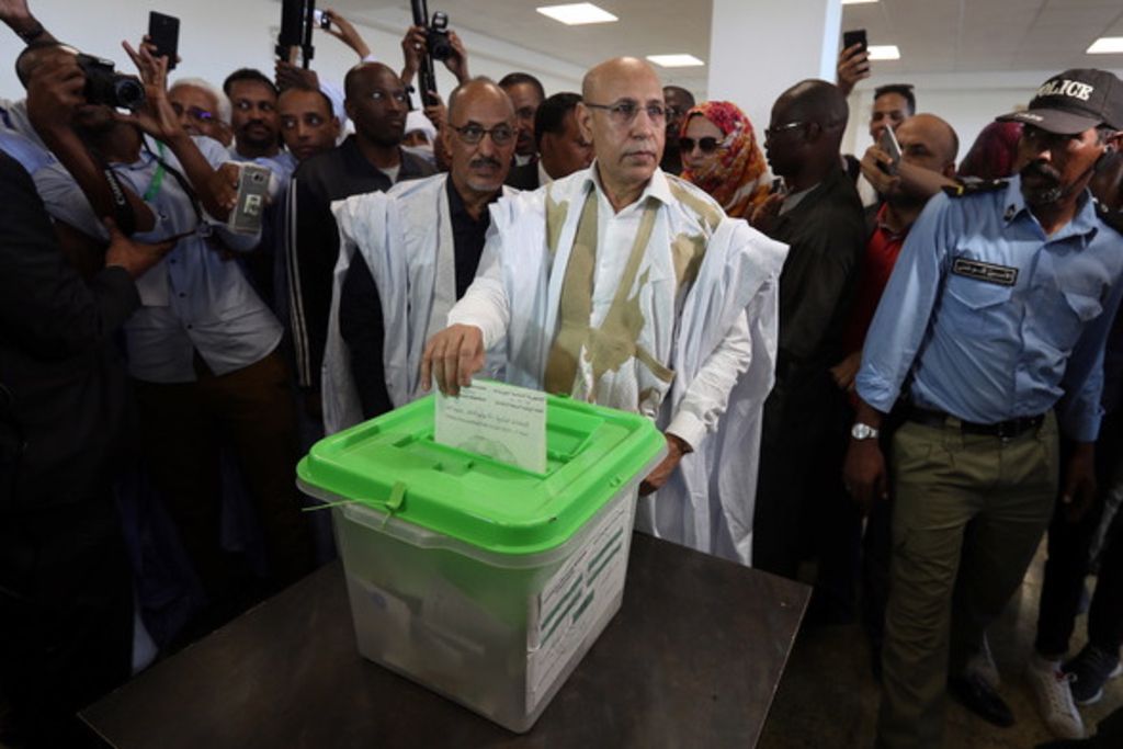 Le candidat du pouvoir proclamé président