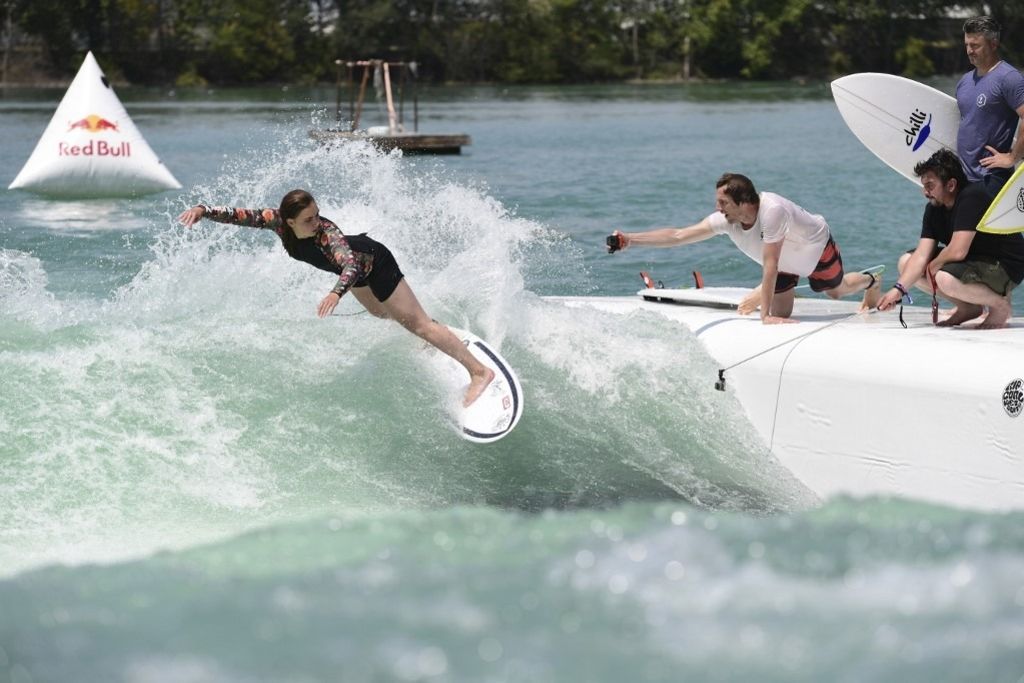 «La plus grande piscine à surf flottante au monde»