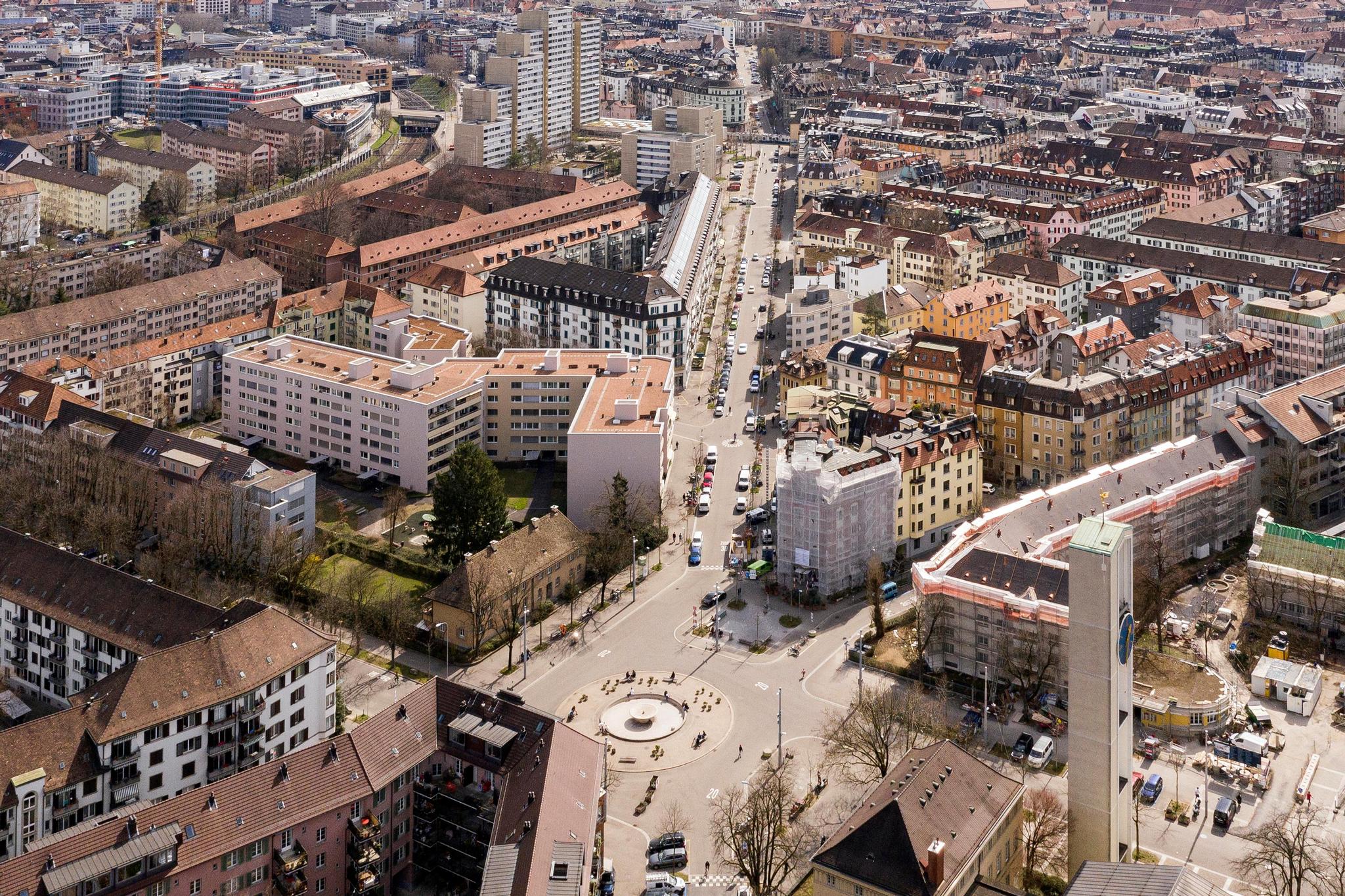 Soll deutlich grüner werden: Der Bullingerplatz, in den in der Bildmitte die Silhlfeldstrasse mündet.