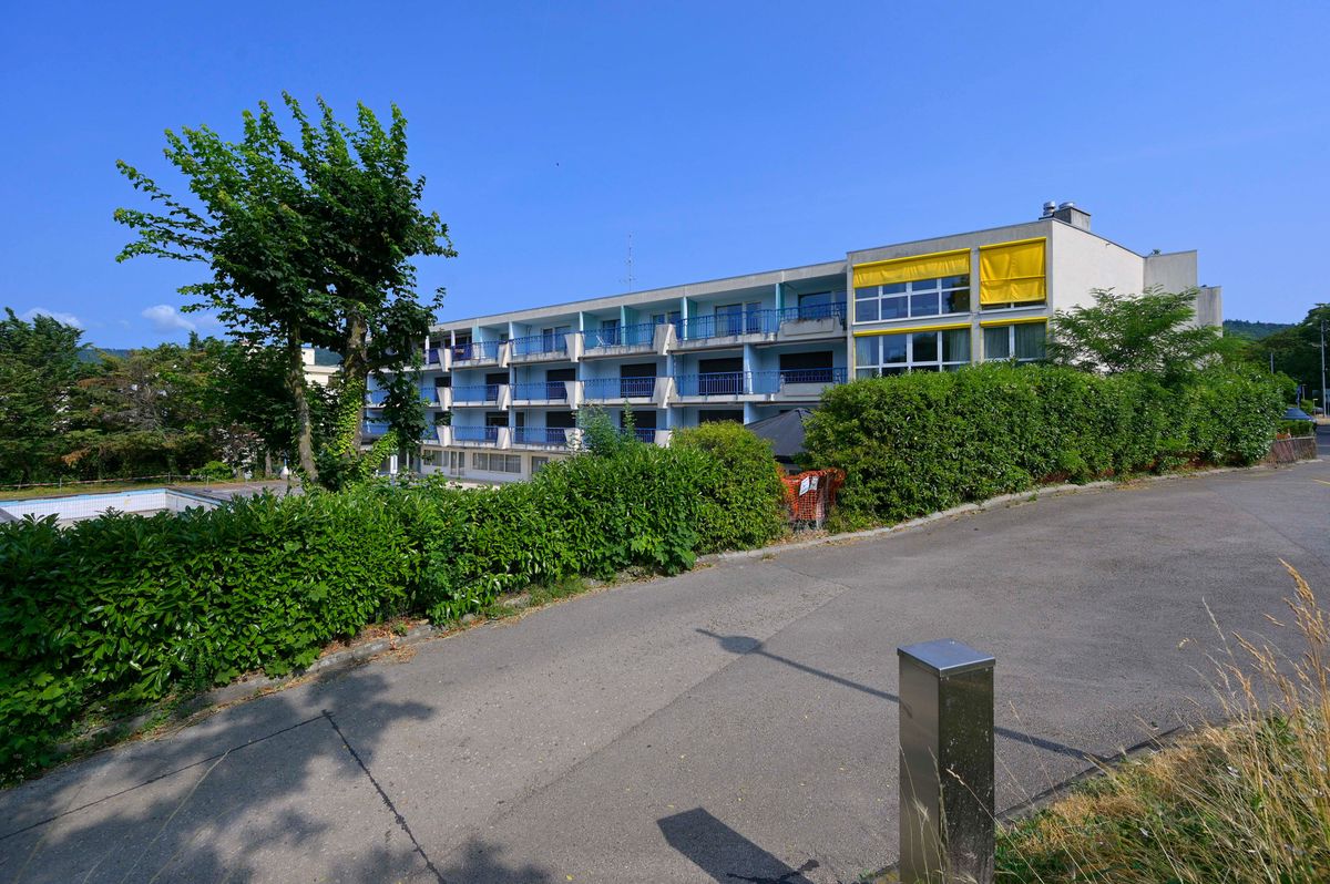 Le batiment de l'hotel RivseRolle, a Rolle .  Ce mardi 27  juin  2023.   (24 Heures/Christian Brun) 










