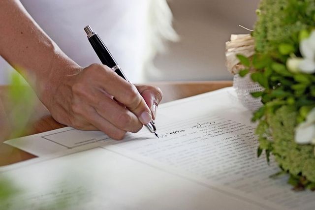 Les jeunes socialistes estiment que ce n'est pas à l'Etat de se charger du mariage.