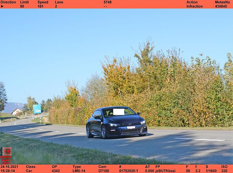 Le conducteur circulait à une vitesse largement plus de deux fois supérieure à la limite autorisée.