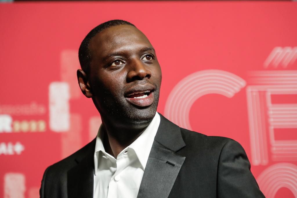 L’acteur français Omar Sy pose dans la salle de presse lors de la 47e cérémonie annuelle des César à l’Olympia Music Hall à Paris, le 25 février 2022. (Photo d’archives)