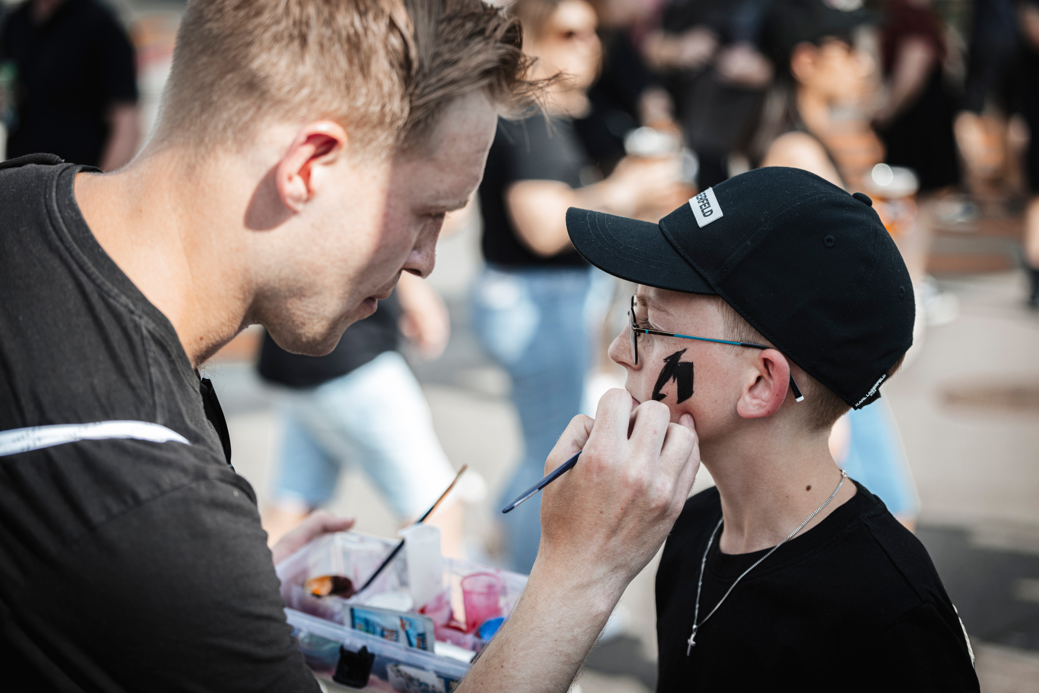 Die Woche durch unsere Linse: Geschminkte Metalfans und der vielleicht schönste Hotdog der Stadt – die besten Bilder aus Zürich
