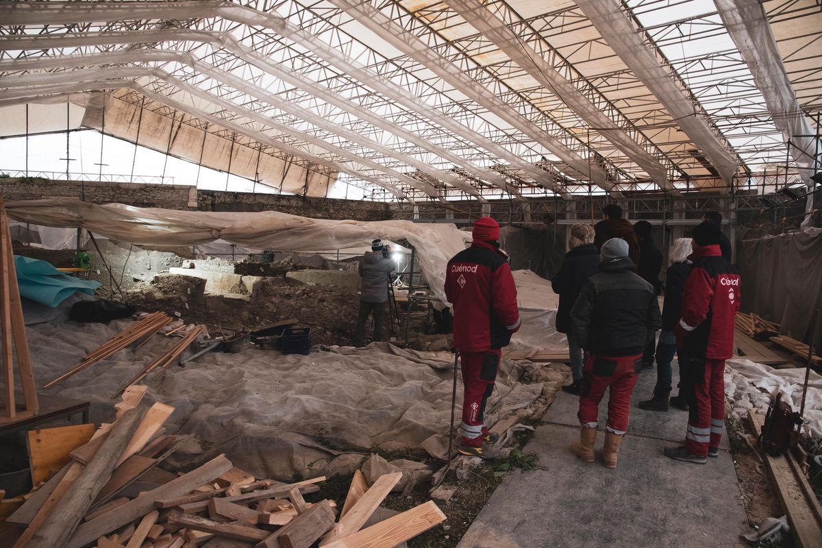 La police cantonale intervient sur le site archéologique de Saint-Antoine et dans sa nécropole. 