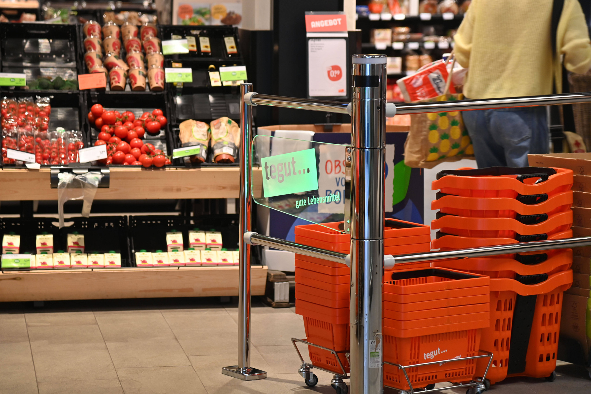 Positives Einkaufserlebnis: Migros und Coop setzen auf Sitzgelegenheiten