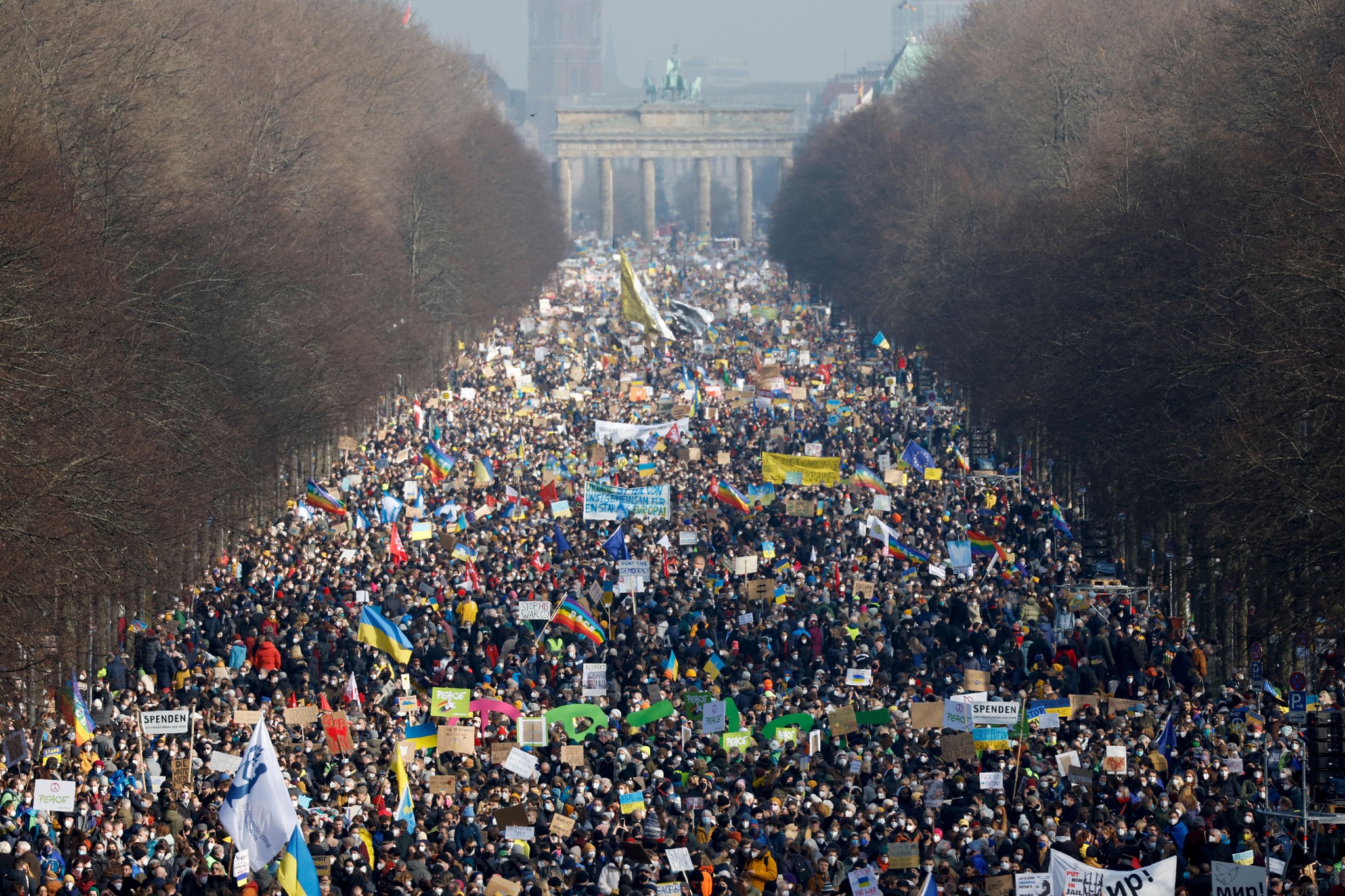 À Berlin, au moins 100’000 personnes, selon la police, se sont réunies dans le centre.