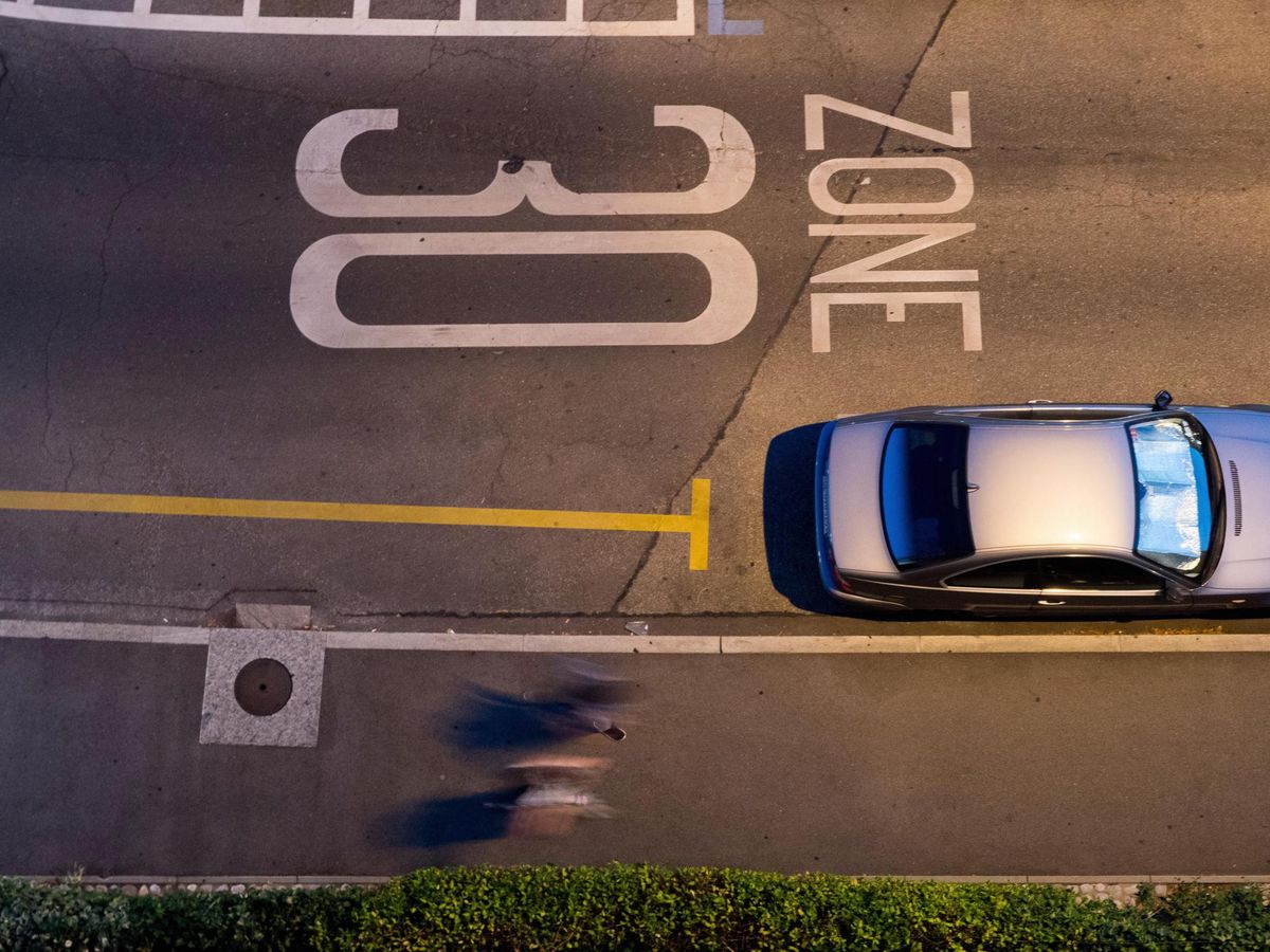 Suisse, Carouge, le 17 août 2017. En ville de Carouge les zones 30 se sont multipliés afin de limité les engorgements de traffic et rendre la ville plus adapté aux piétons.