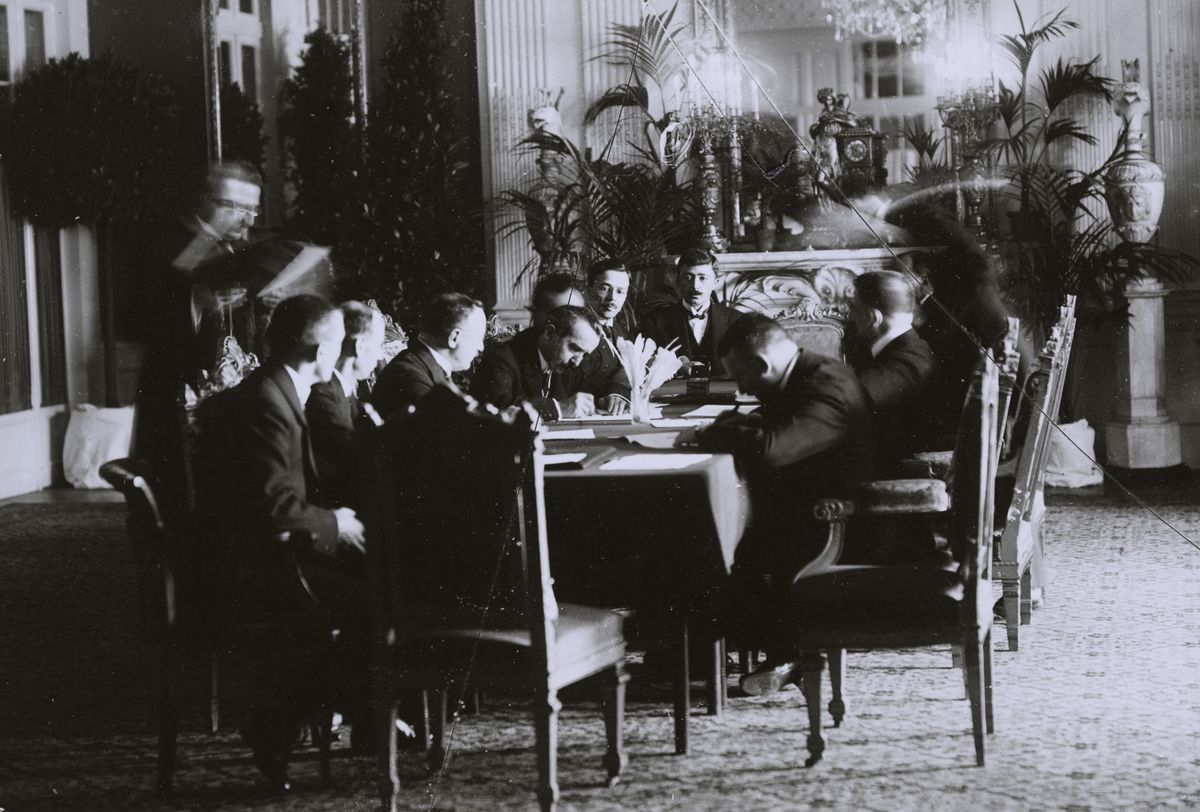 Signé à Lausanne, le Traité de Lausanne est peu connu des Suisses et des Vaudois. Turcs, Kurdes et d’autres y accordent une importance primordiale et le relisent de manière diamétralement opposée. Un siècle après les faits, les communautés d’expatriés sont toujours divisées sur la question.