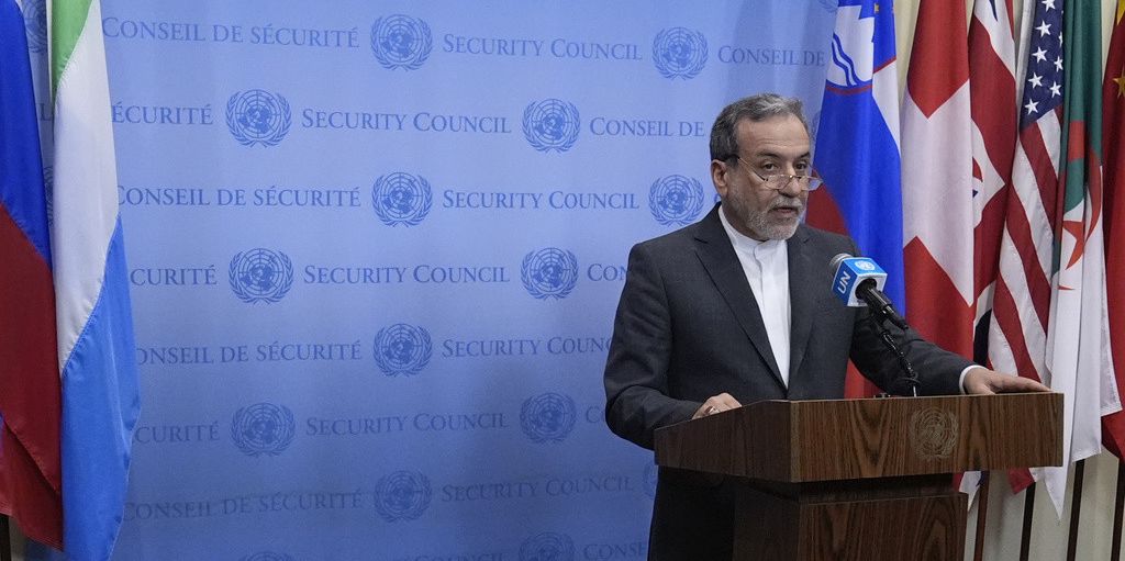 Le ministre iranien des Affaires étrangères Abbas Araghchi parle lors d'une conférence de presse au siège de l'ONU, mercredi 25 septembre 2024.