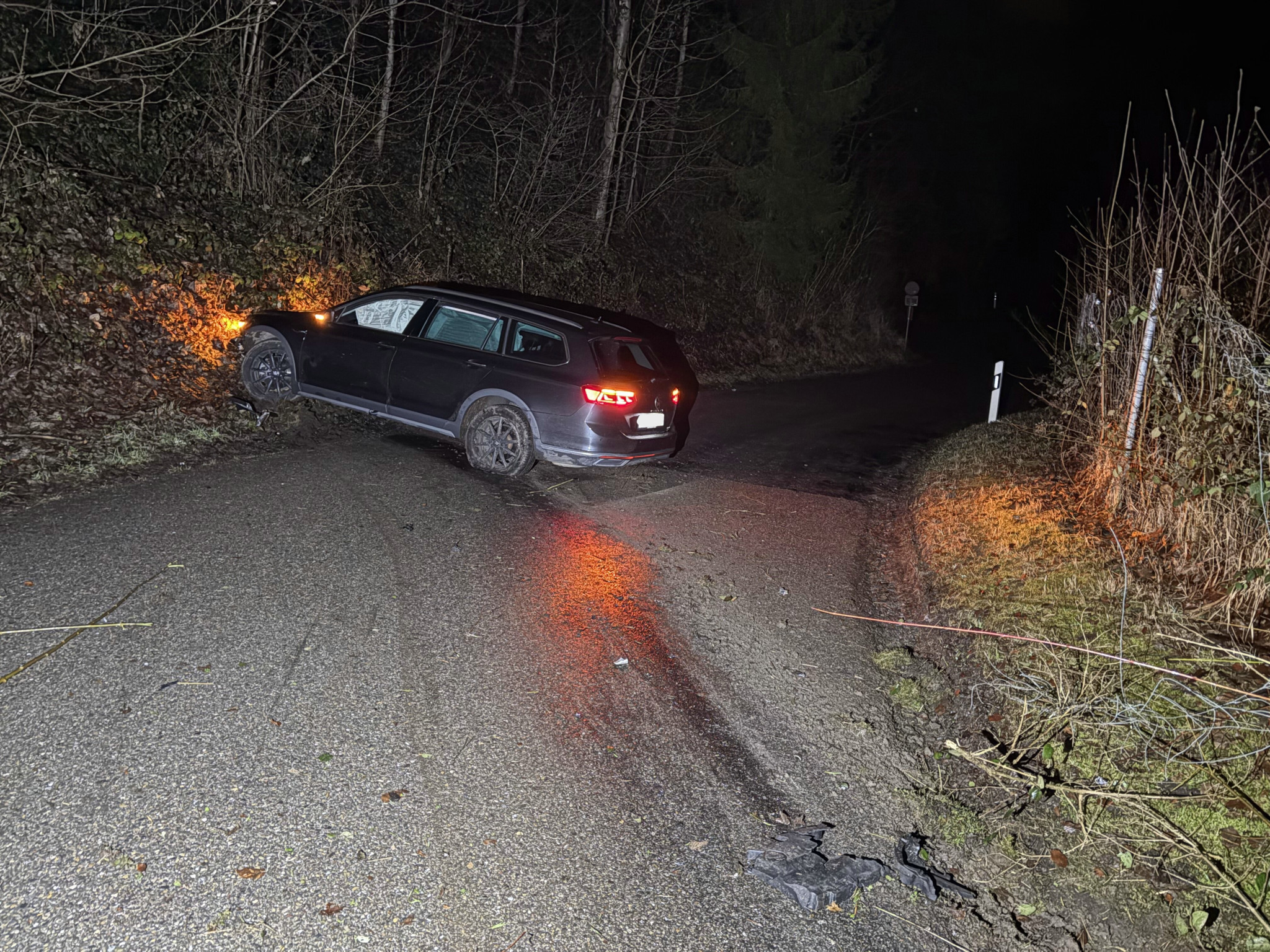 Spritztour mit Folgen: Zwei 16-Jährige nach Unfall mit gestohlenem Auto verhaftet