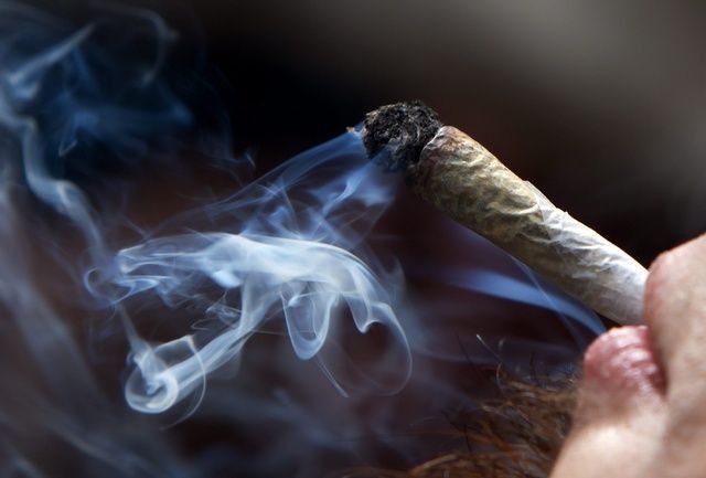 Un joint de cannabis fumé de temps à autre n'affecte pas les poumons
