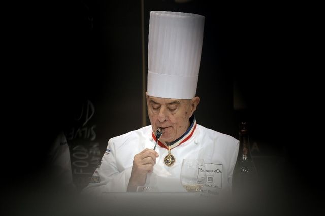 La mort du grand chef français génère un élan de tristesse en Suisse romande.