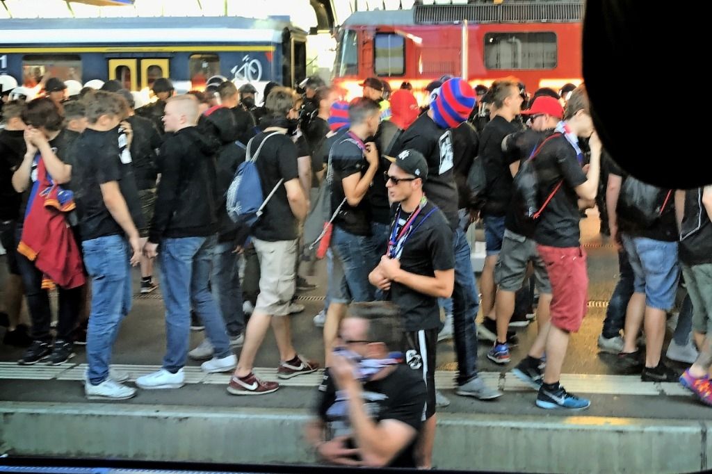 Les trains de hooligans rouleront sans policiers