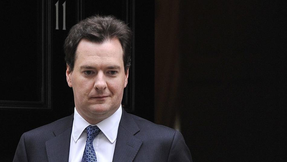 Der «Osborne»-Bond mit hunderjähriger oder ewiger Laufzeit wird vom britischen Treasury ins Auge gefasst: Der britische Finanzminister George Osborne vor Downing Street 11.