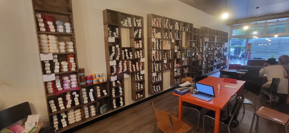 La Frange, le bar ou l’on tricote et l’on papote