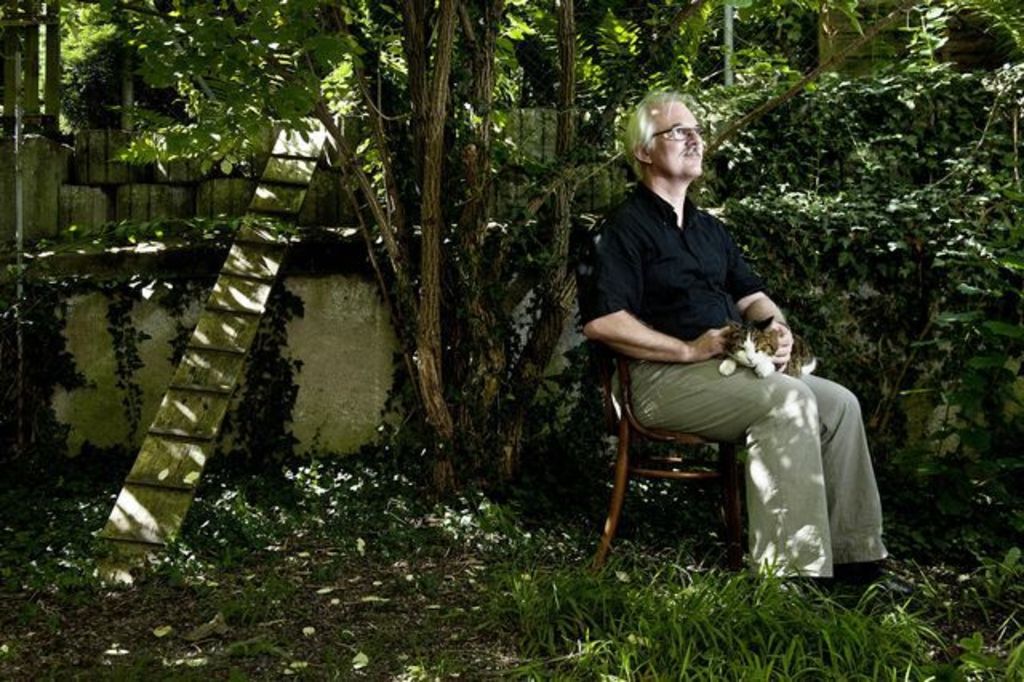 Paul Lascaux zäumt das Pferd von hinten auf Berner Zeitung