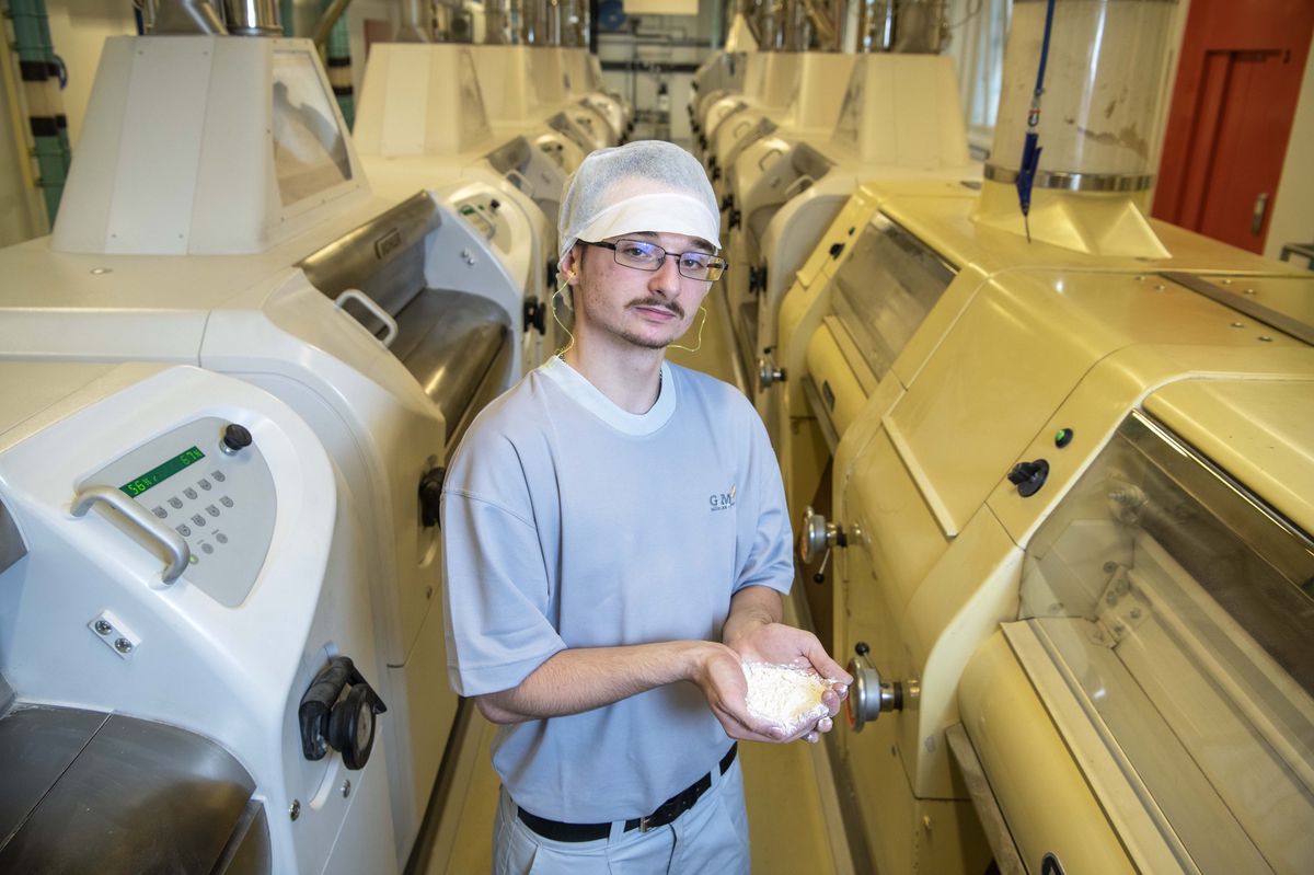 Le meunier Pablo Bader-Cortes au coeur du moulin du Groupe Minoteries SA à Granges-près-Marnand.