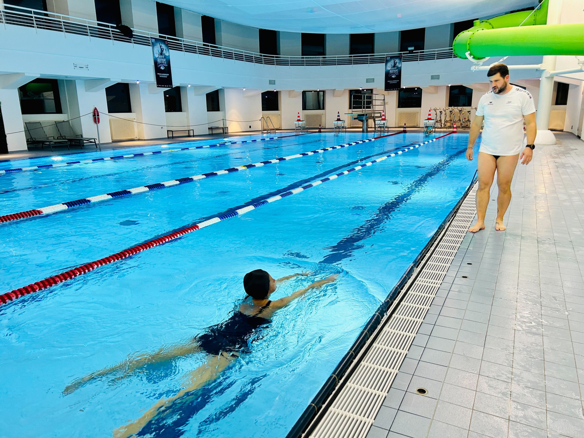 Ces adultes qui se lancent pour… apprendre à nager L