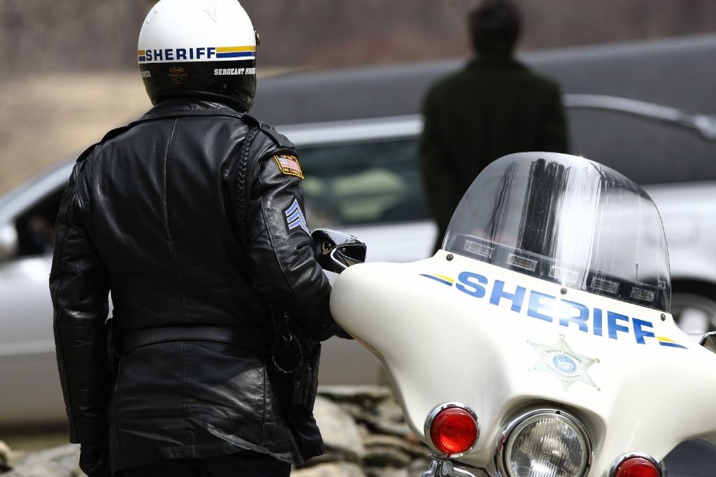 Blessée par balle, elle est accusée d'homicide après une fausse couche