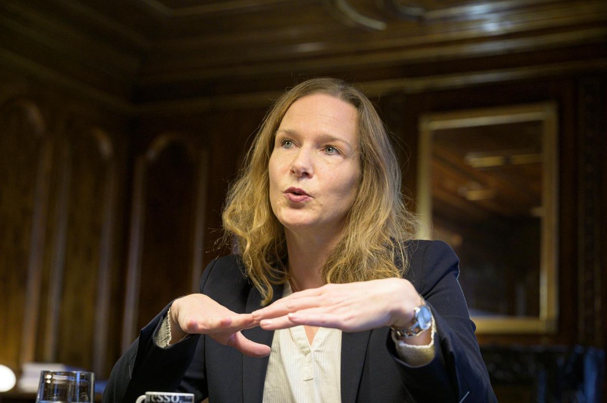 La ministre bernoise, Evi Allemann, est la première candidature féminine à se lancer dans la succession à Simonetta Sommaruga.