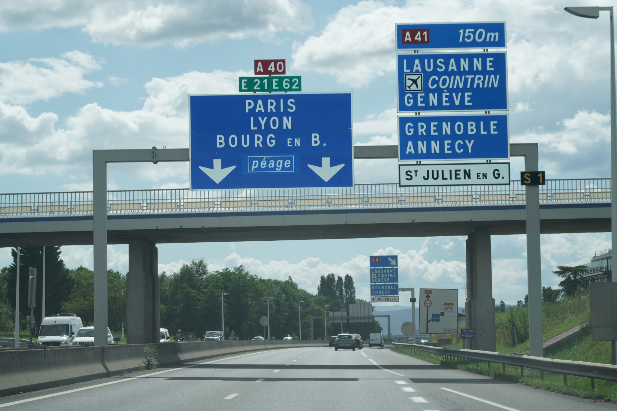Archamps, le 01/07/024 - l'autoroute A40 entre Annemasse et Saint Julien à hauteur de l'échangeur de Bardonnex.