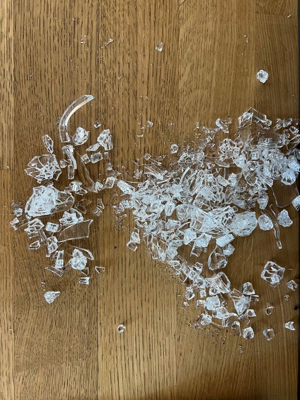 Ikea-Glas explodiert und kann schwer verletzen