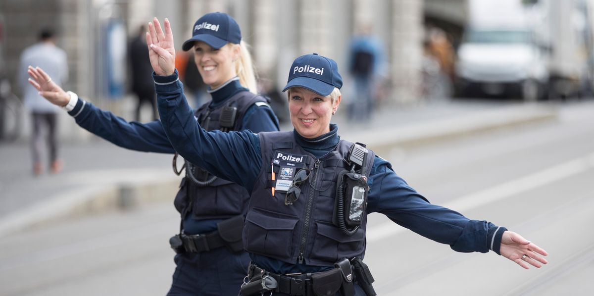 Velocheck der Stadtpolizei Zürich, Limmatquai Zürich, 2.5.2017; Foto Dominique Meienberg
