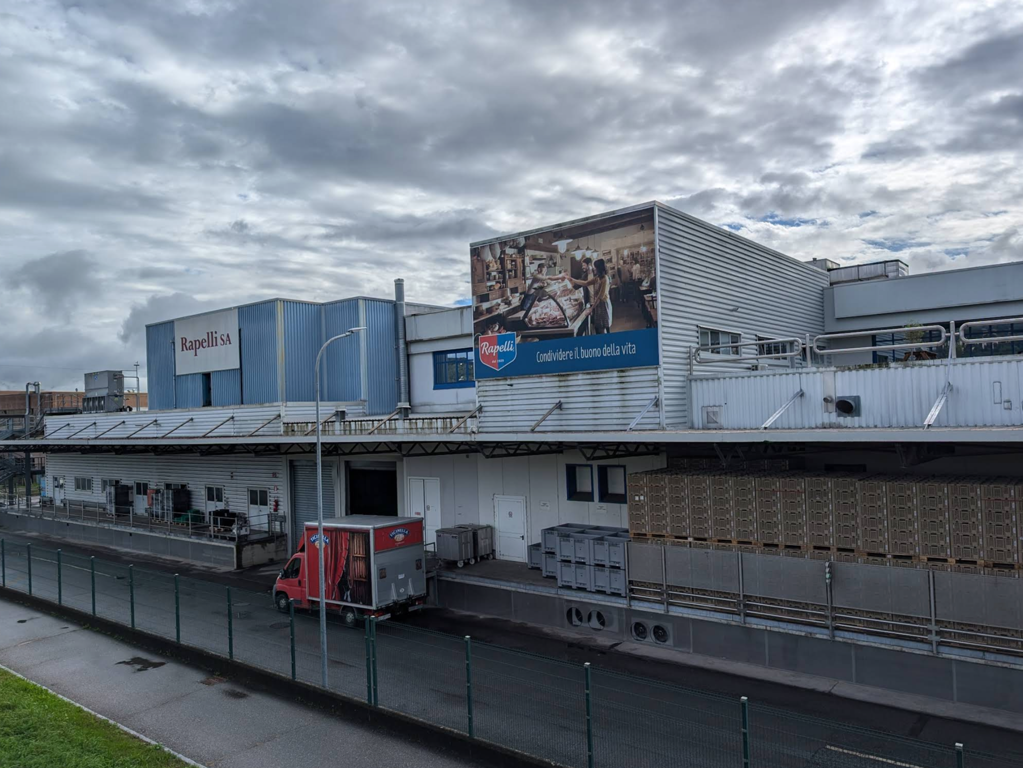 Grossalarm im Tessin: Ammoniak-Austritt bei Rapelli in Stabio – 100 Personen evakuiert