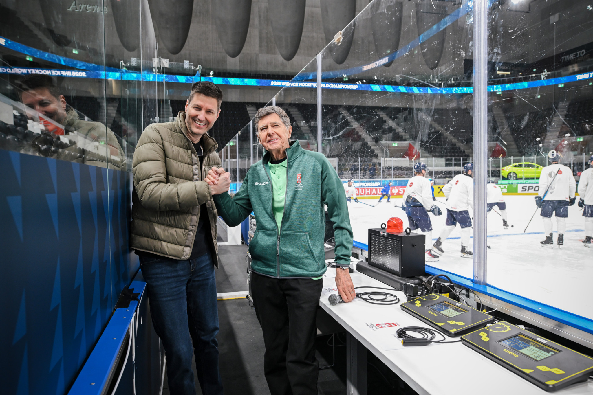 Eishockey-WM als Familiensache: Reto Müller ist die Stimme des SRF – sein Vater Jörg speakert im Stadion