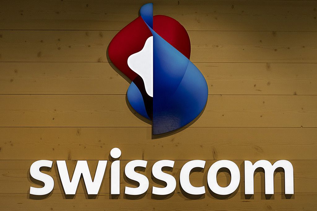 ARCHIV -- Das Swisscom-Logo im neuen House of Swisscom am Marktplatz in Basel am Mittwoch, 30. Mai 2018. Die Swisscom expandiert in Italien mit einer Riesenübernahme. Der Schweizer Telekomkonzern will den Mobilfunkanbieter Vodafone Italia für 8 Milliarden Euro übernehmen und mit der eigenen Mailaender Breitbandtochter Fastweb zusammenlegen, wie das Unternehmen am Mittwoch, 28. Februar bestaetigt. (KEYSTONE/Georgios Kefalas)