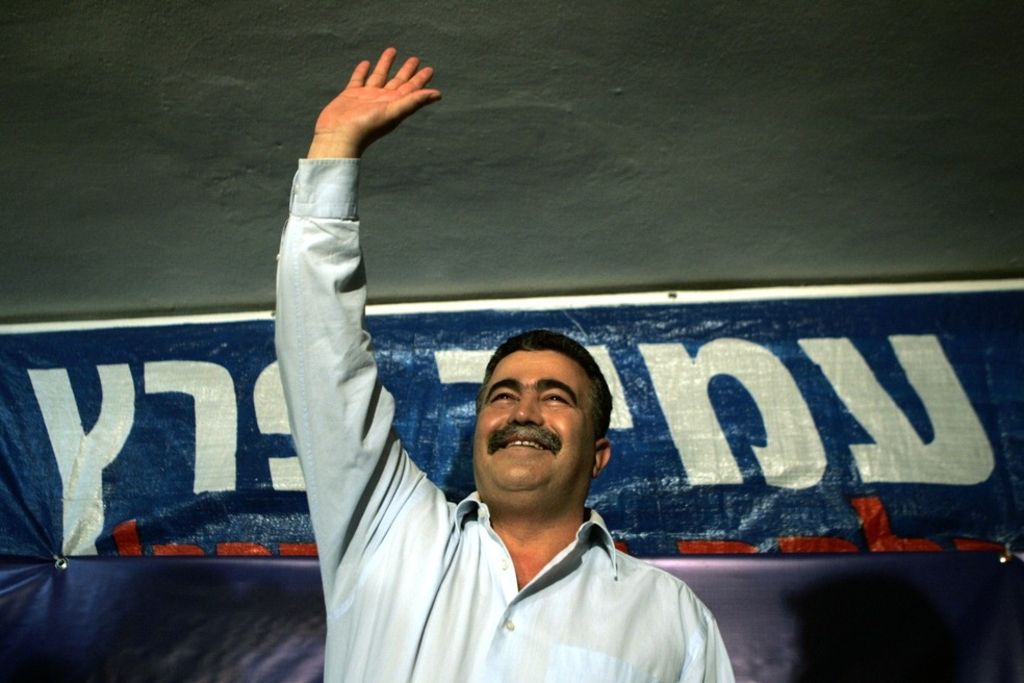 Amir Peretz prend la tête du parti travailliste