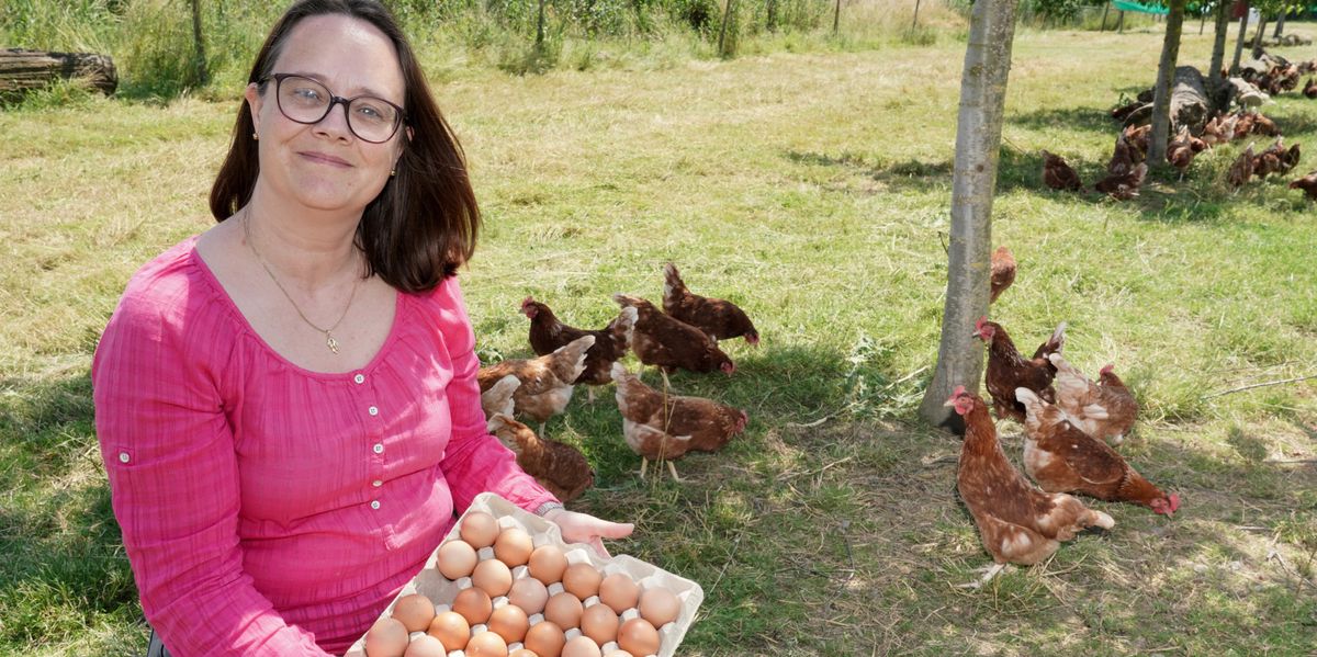 Céligny, le 24/06/2024 - Tribune Terroir. Sandra Baudet éleveuse de poules à Céligny. 